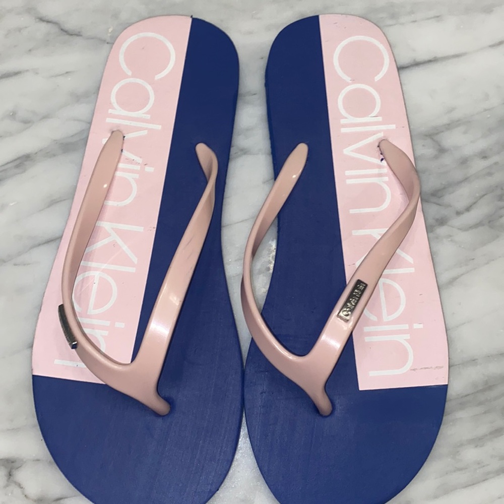 Calvin Klein flip flops 🩴